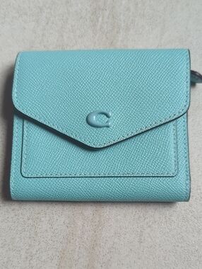 NWOT Coach Wyn Small Wallet
